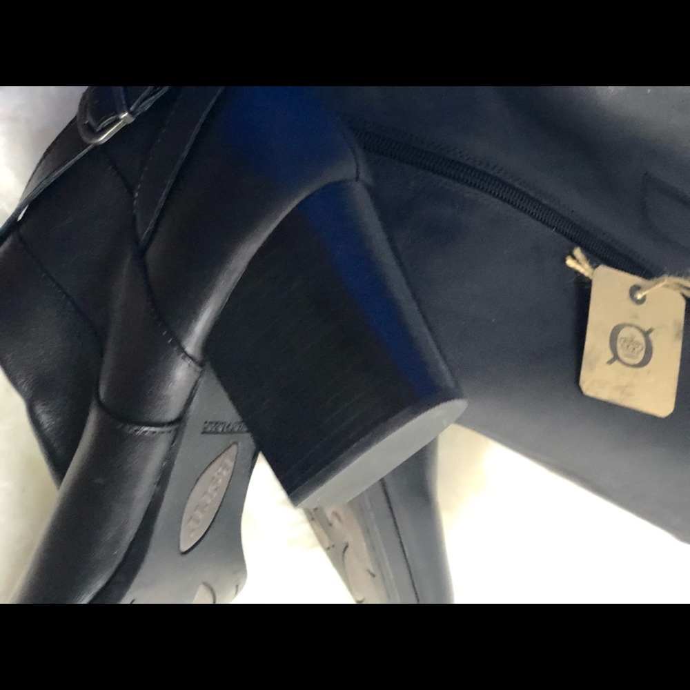 Boot - Picture 3 of 4